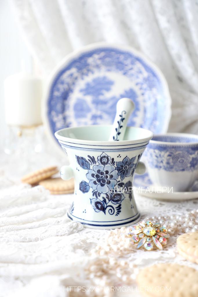 Ступка с пестиком, ручная роспись, фарфор Delft Голландия.