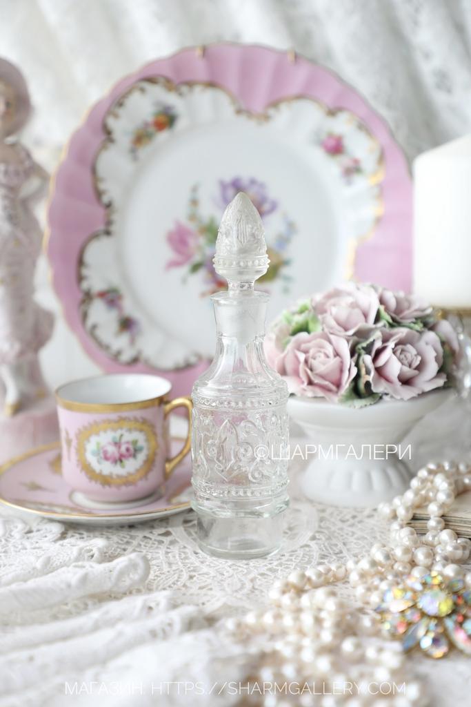 Старинный стеклянный флакон для духов с притертой пробкой. Европа