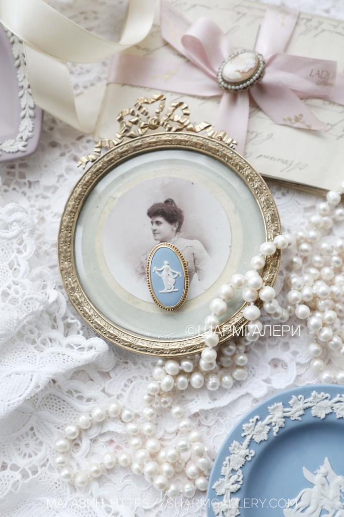 Винтажная брошь камея серебро с позолотой, голубой бисквитный фарфор Веджвуд/Wedgwood Англия.