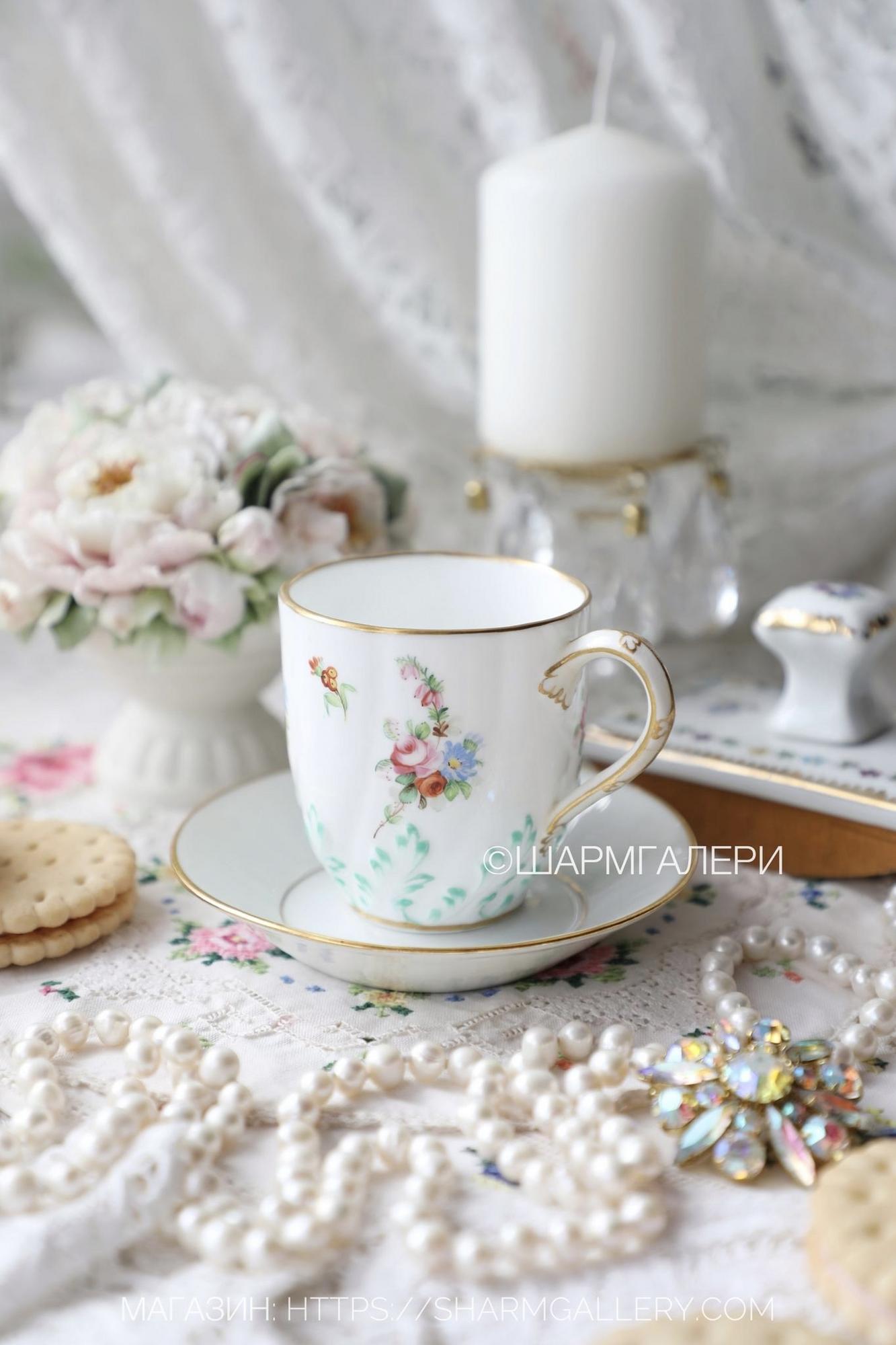 Антикварная кофейная чашечка  с ручной росписью старый Париж, блюдце в подборе Лимож, фарфор, Франция.