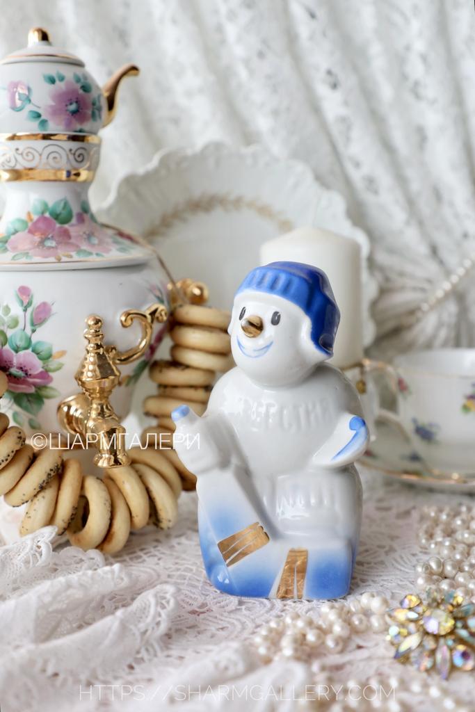 Снеговик - хоккеист кубок Известия, фарфор Дулево СССР 1980гг.