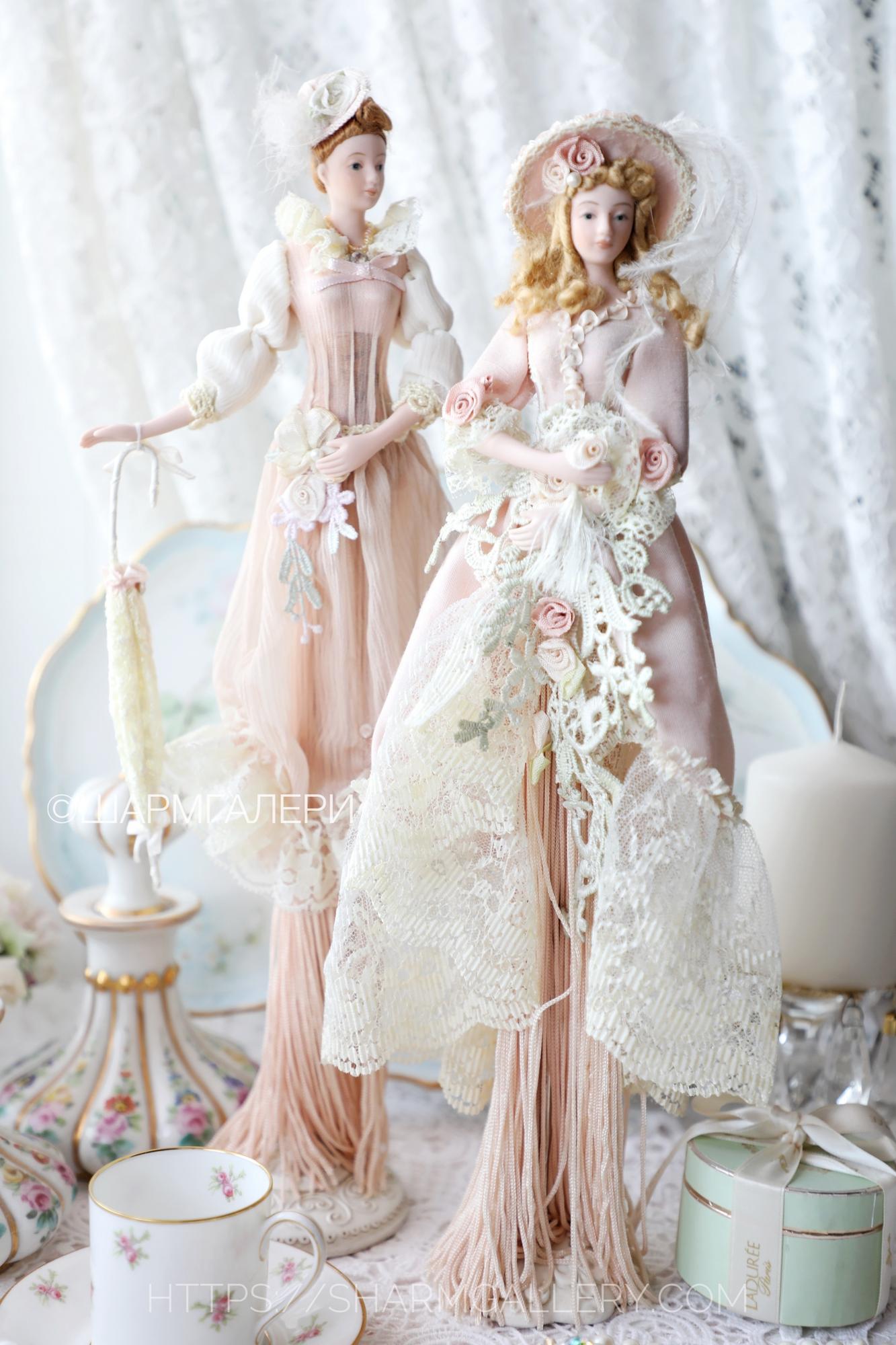 Пара кукол на подставках «Дамы на прогулке» бисквитный фарфор, Англия