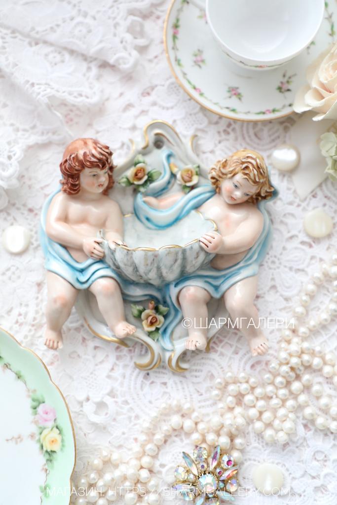 Панно настенное Ангелы,  бисквитный фарфор, роспись Capodimonte/Каподимонте, Соrtеsе. Италия.