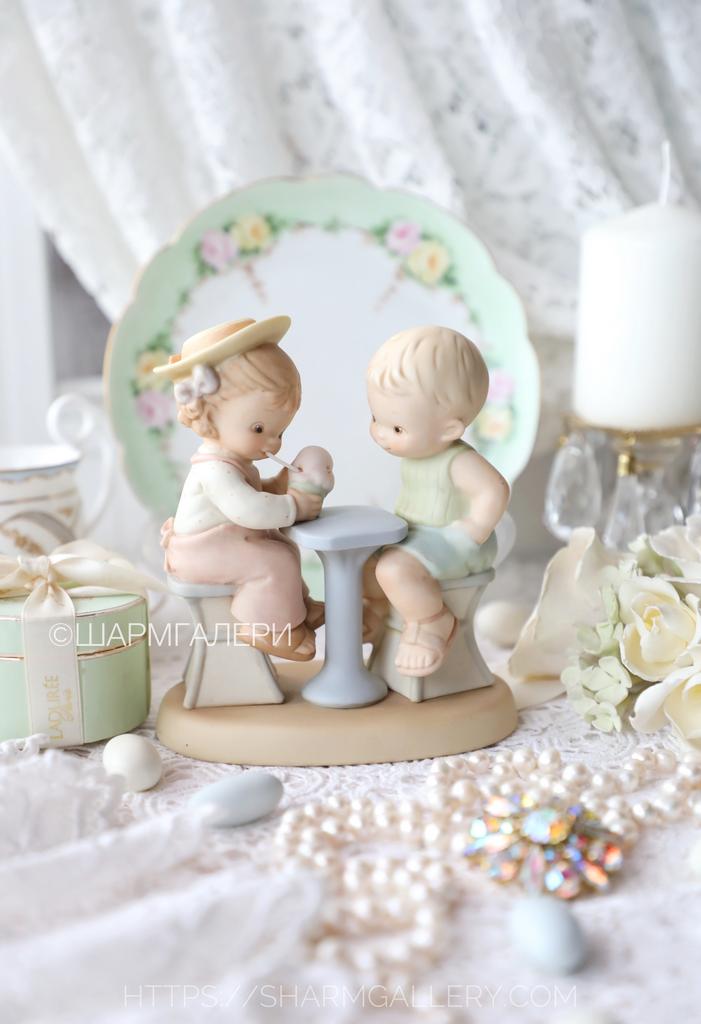 Статуэтка «В летнем кафе» бисквитный фарфор Memories of Yesterday от Enesco. 1994г.
