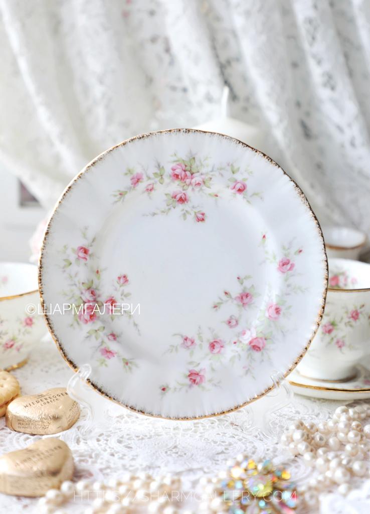 Пирожковая тарелка 15,5см «Victoriana Rose» Викторианская роза» костяной фарфор Paragon/Парагон Англия.