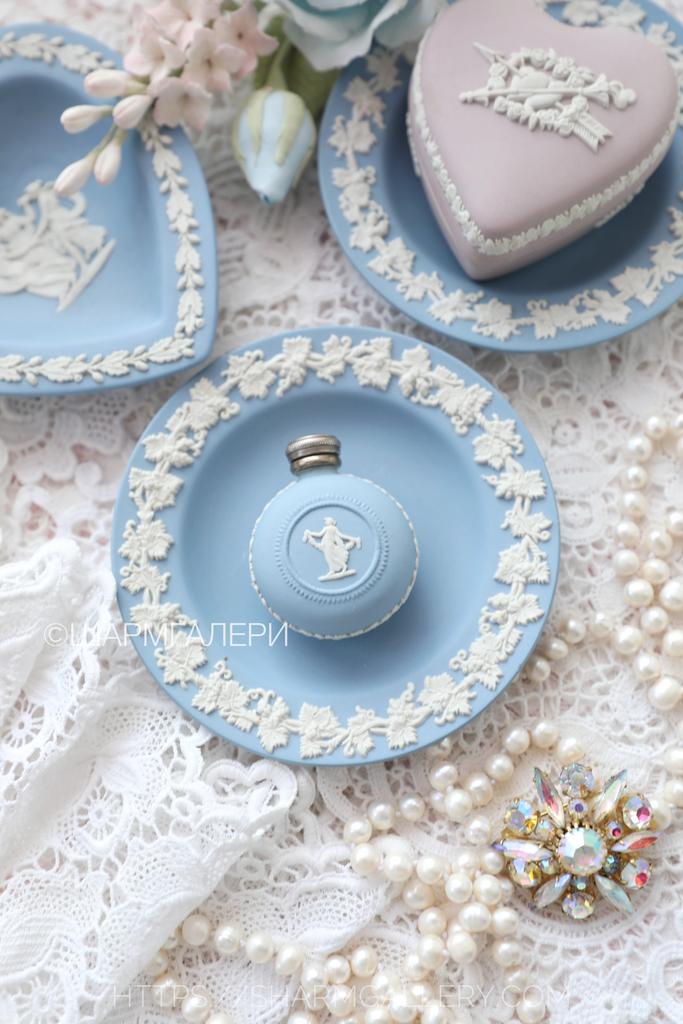 Редкость! Флакон для духов бисквитный голубой фарфор, крышечка серебро, Wedgwood, Англия.