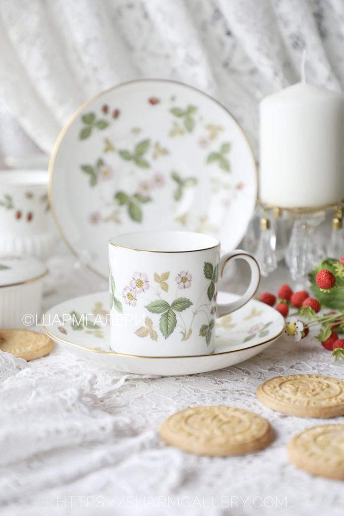 Кофейная пара Земляника «Wild Strawberry» костяной фарфор Wedgwood Англия.
