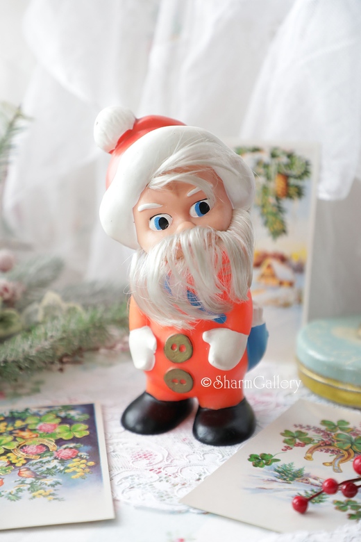 Винтажная резиновая игрушка "Озорной Санта". Югославия.