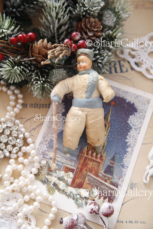 Антикварная елочная игрушка из ваты "Хоккеист". СССР