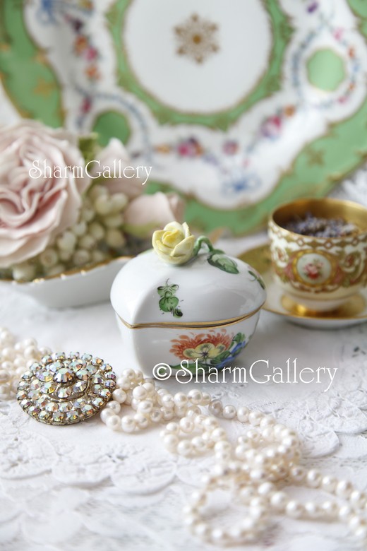 Старинная шкатулка сердце с розой, фарфор Herend, Венгрия.