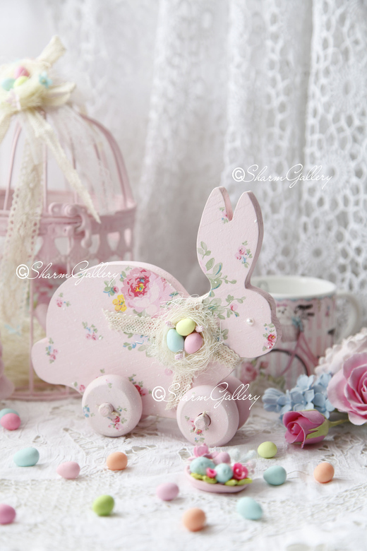 Розовый Кролик. Деревянная, интерьерная игрушка на колесиках.