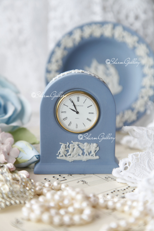 Часы настольные, фарфор Wedgwood, кварцевые.