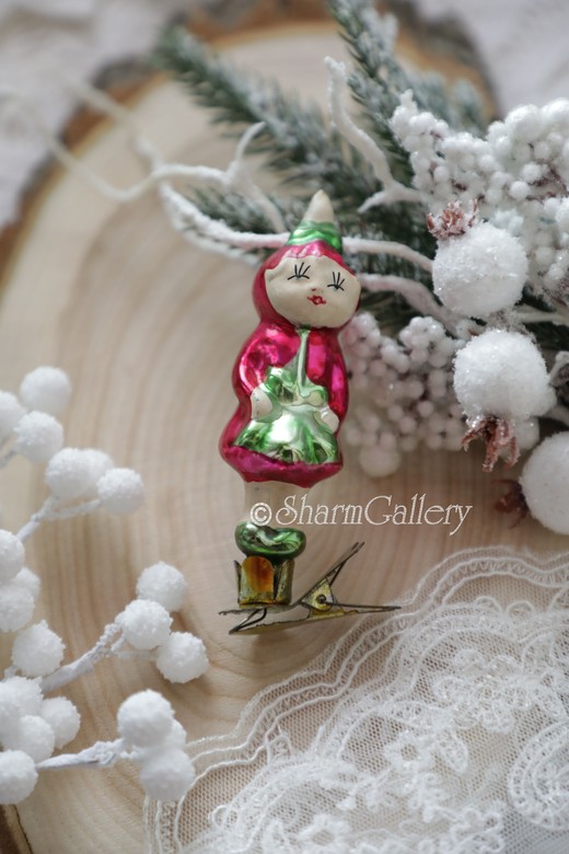 Ёлочная игрушка Девочка Редиска из сказки "Чиполлино" СССР. №6.