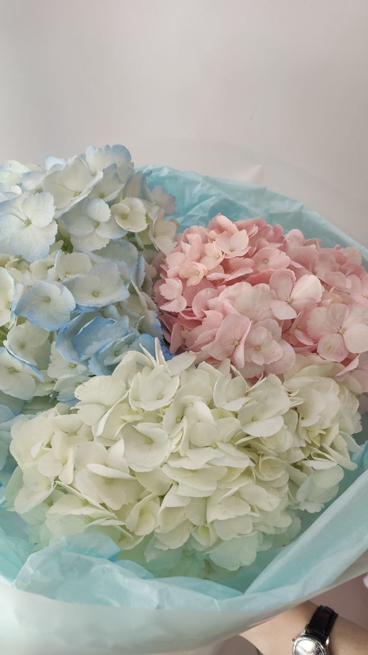 Букет с 3 гортензиями