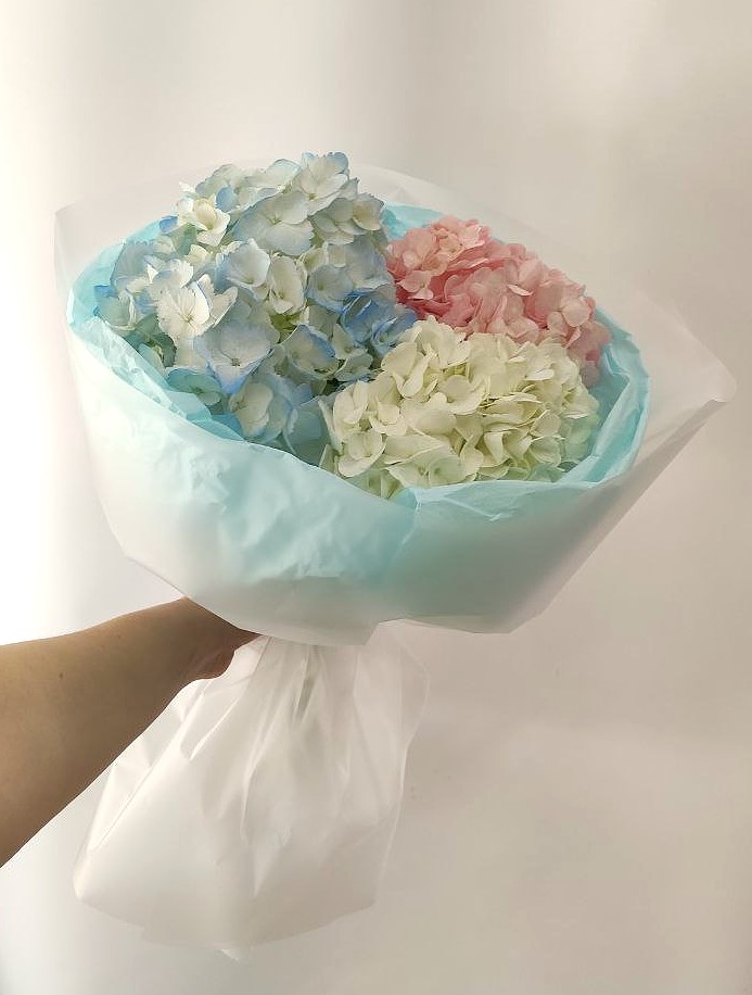 Букет с 3 гортензиями