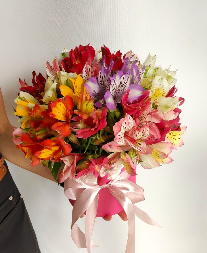 Композиция с альстромериями