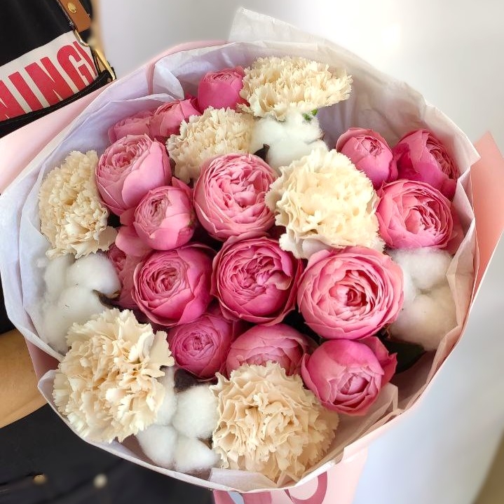 Букет с пионовидными розами