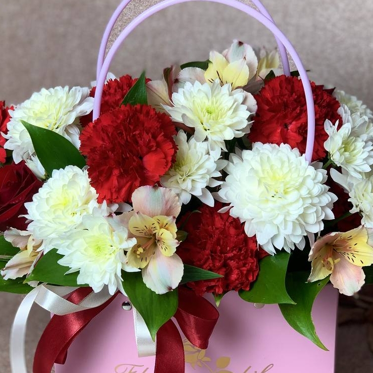 Сумочка с хризантемой