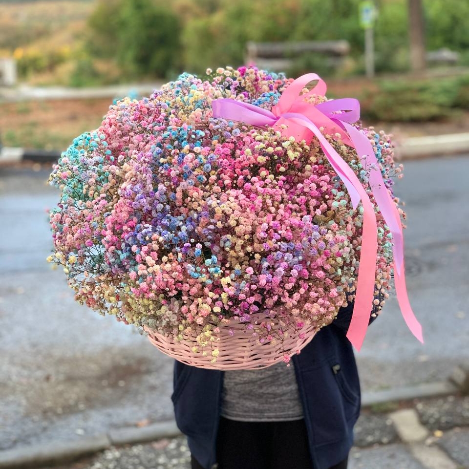 Большая корзина с гипсофилой