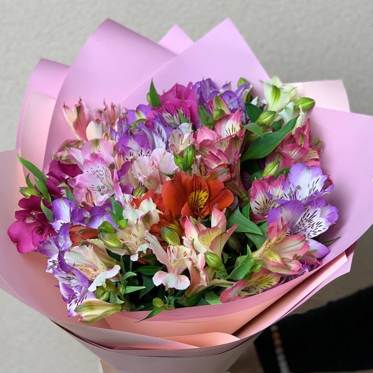 Букет из цветной альстромерии