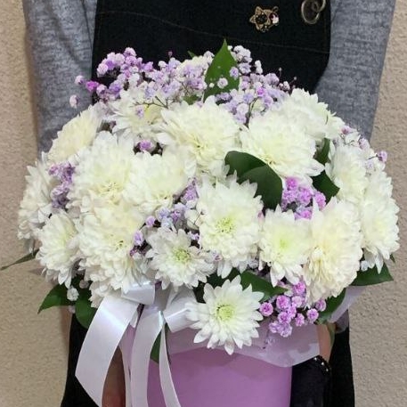 Коробка с хризантемой и сиреневой гипсофилой