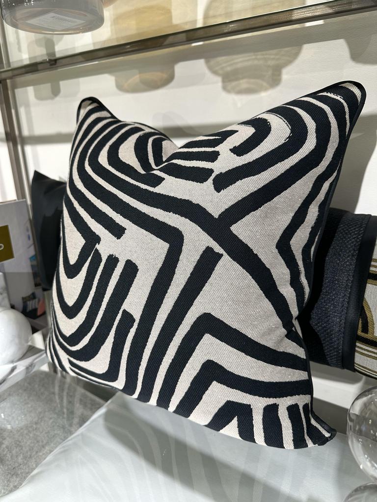 Подушка декоративная "Black line"