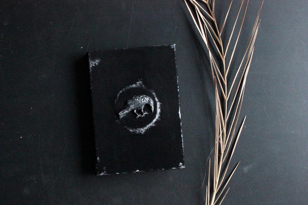 Блокнот ручной работы с барельефом «Ворон»