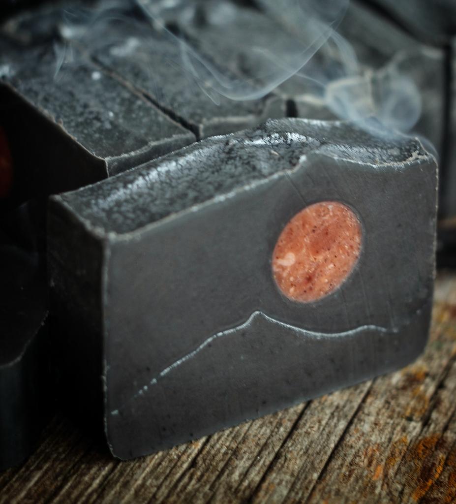 Мыло Красна луна с шунгитом