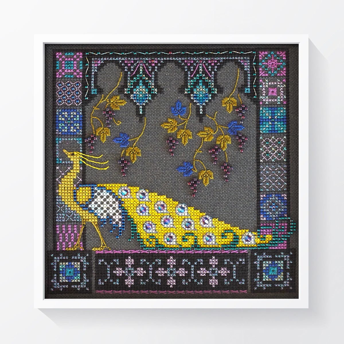 ПТИЦА И ВИНОГРАД