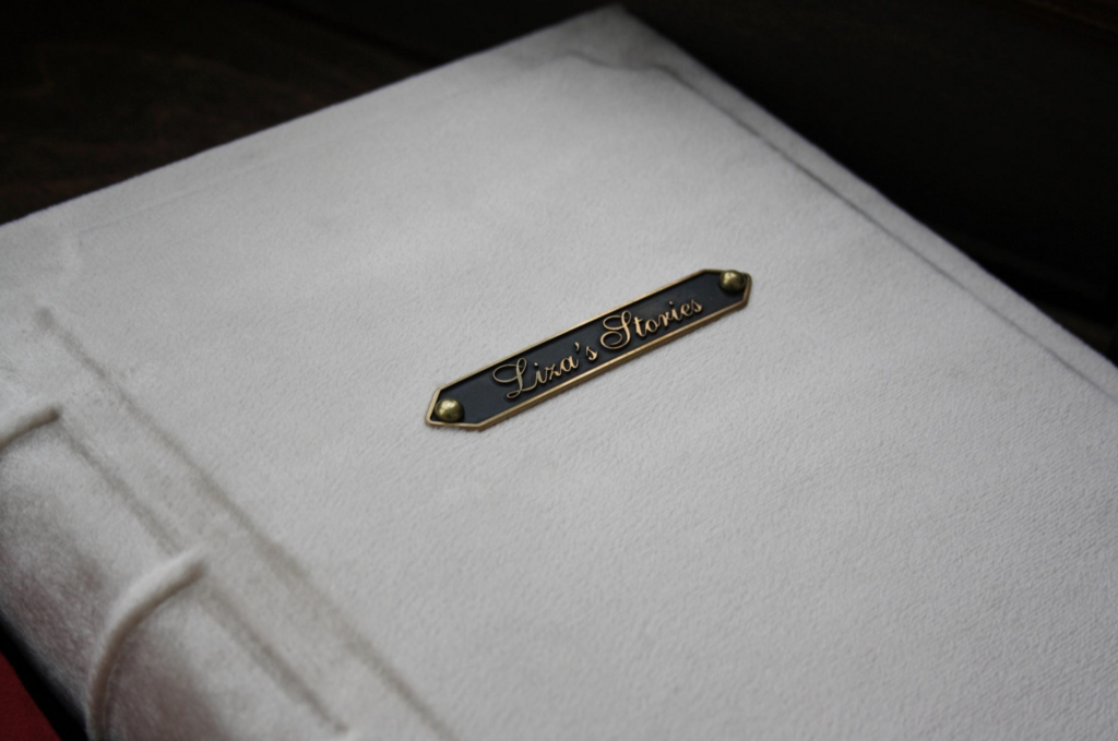 Бархатный фотоальбом HEVER с индивидуальной гравировкой