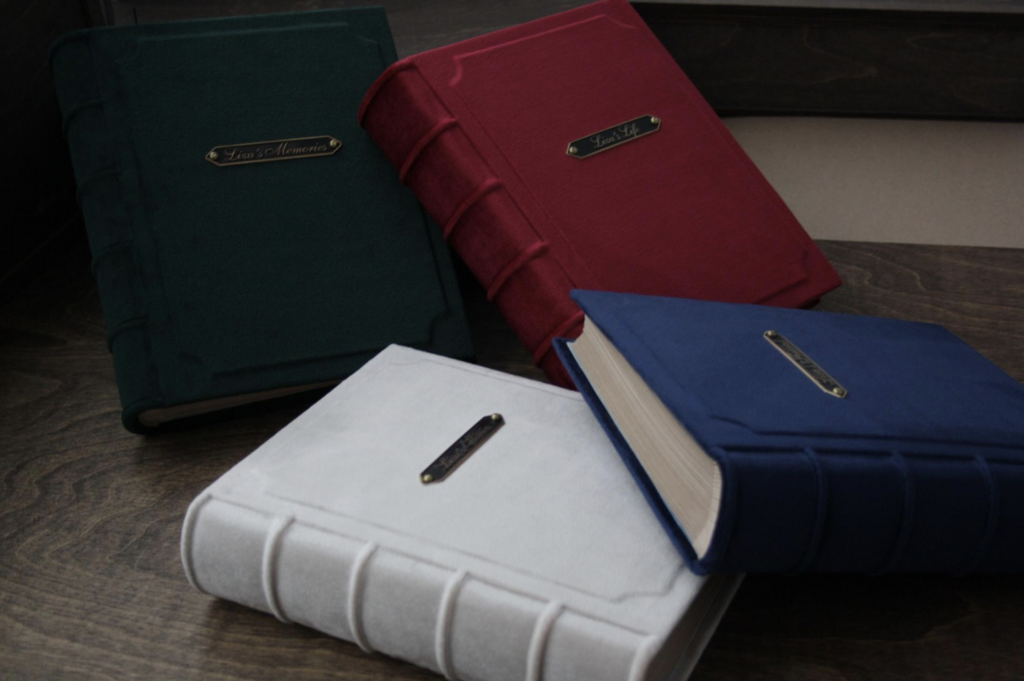 Бархатный фотоальбом HEVER с индивидуальной гравировкой