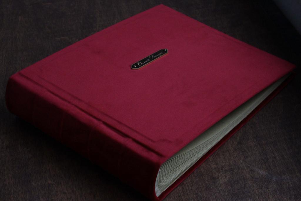 Большой бархатный фотоальбом HEVER с индивидуальной гравировкой