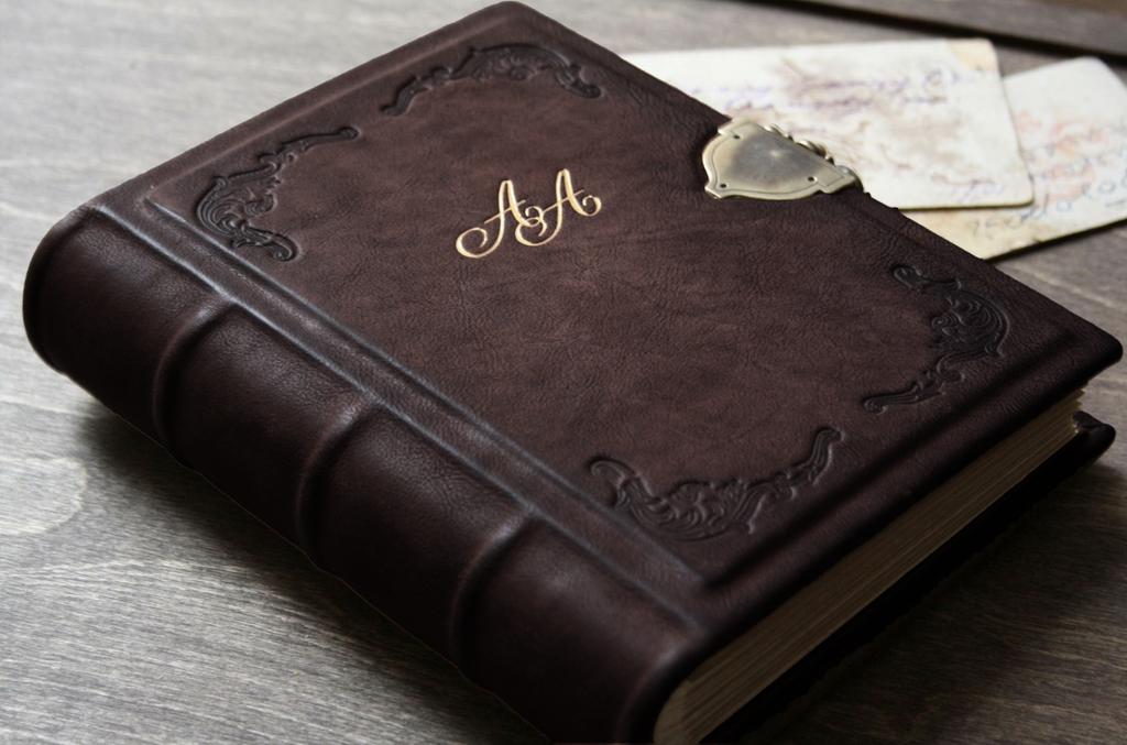 Кожаный фотоальбом с застежкой Vincennes Foresta