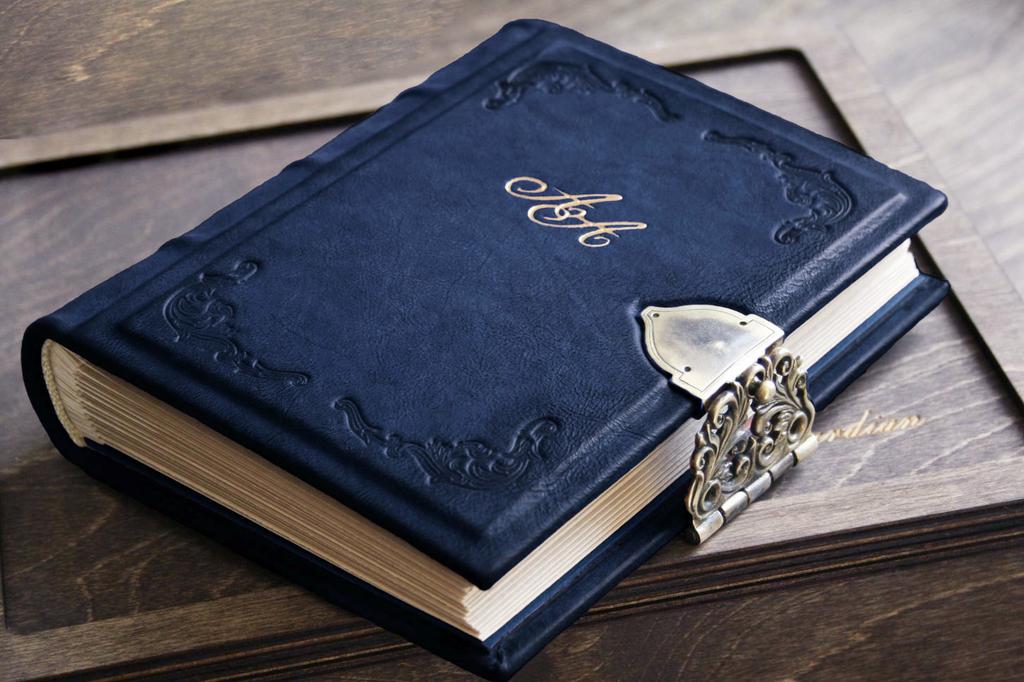 Кожаный фотоальбом с застежкой Vincennes Blue