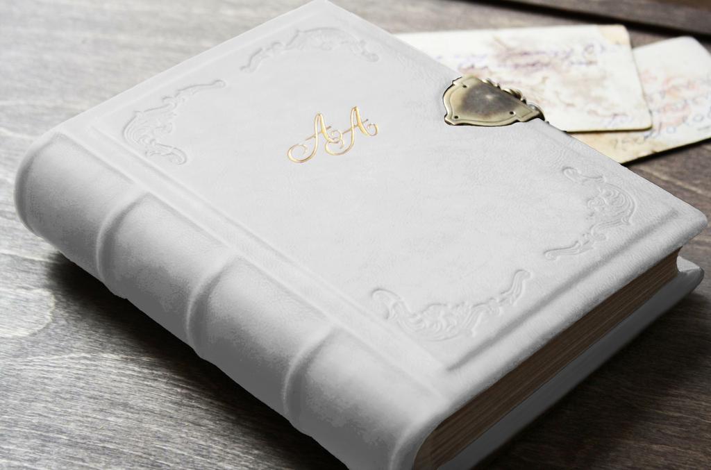 Кожаный фотоальбом с застежкой Vincennes White