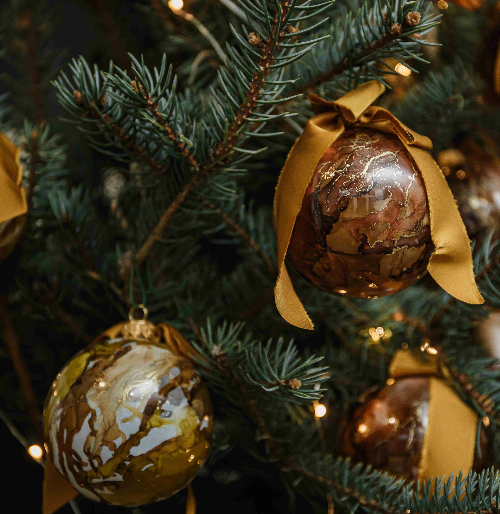 НОВОГОДНЯЯ ИГРУШКА НА ЕЛКУ РУЧНОЙ РАБОТЫ, ШАР "СЕРДОЛИК"