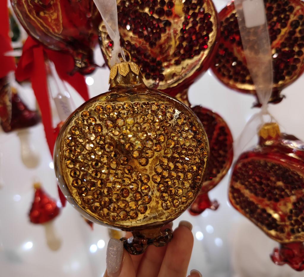 ИГРУШКА НА ЕЛКУ РУЧНОЙ РАБОТЫ, "ГРАНАТ ПОЛОВИНКА" ЗОЛОТОЙ