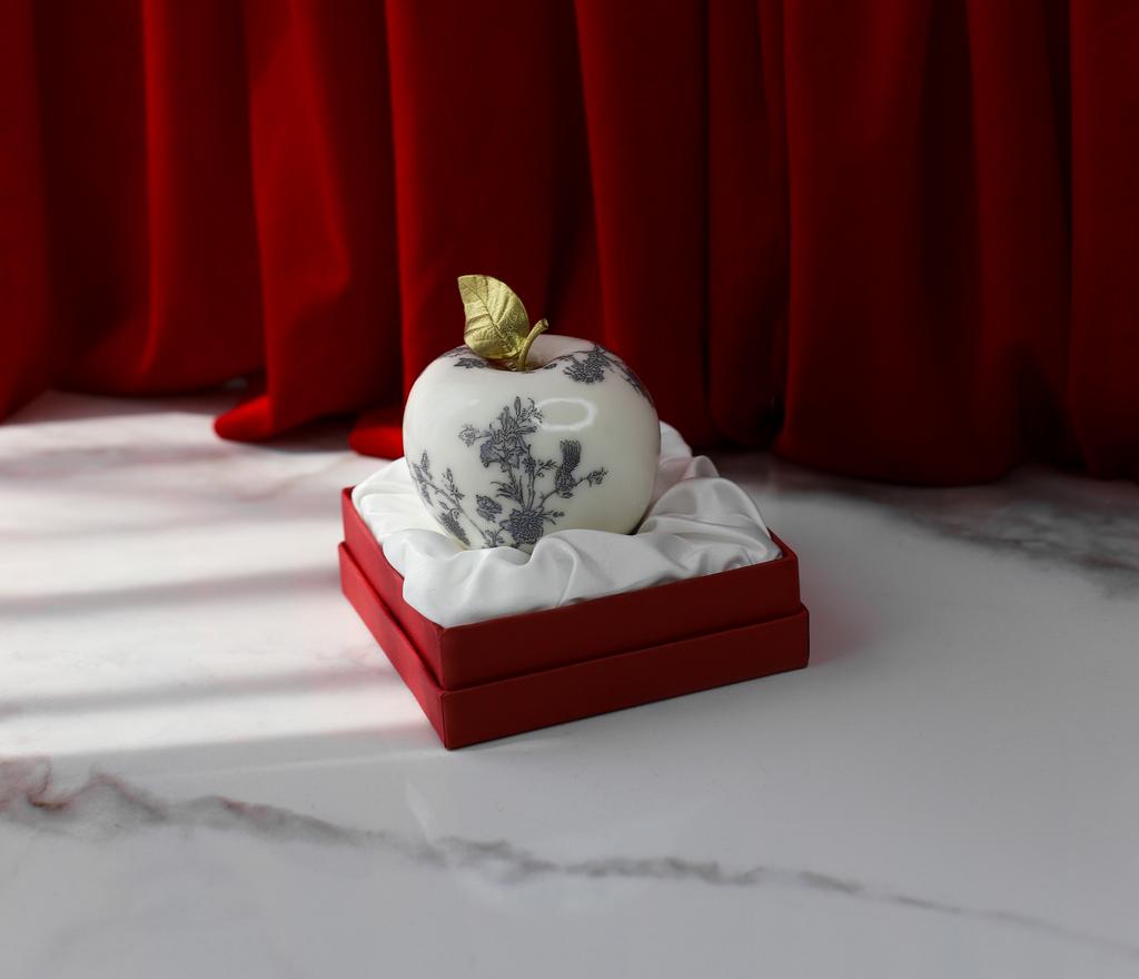 Декоративная свеча  | CERAMIC CANDLES  х  THE GARDEN OF EDEN | 160 гр.