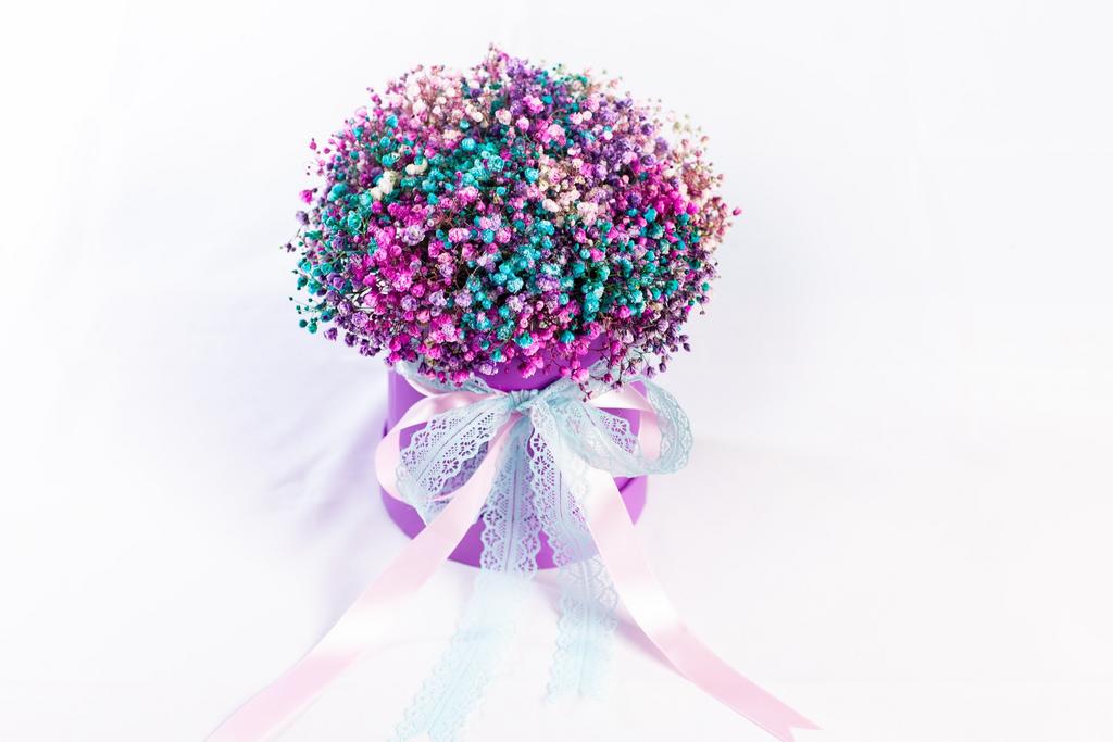 Арт. 31 Композиция с цветной гипсофилой