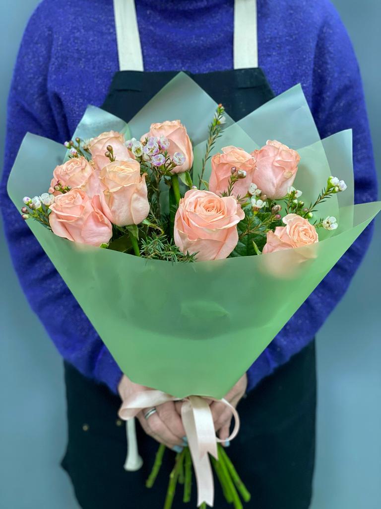 Арт. 87 Монобукет с нежно-розовой розой и хамелациумом