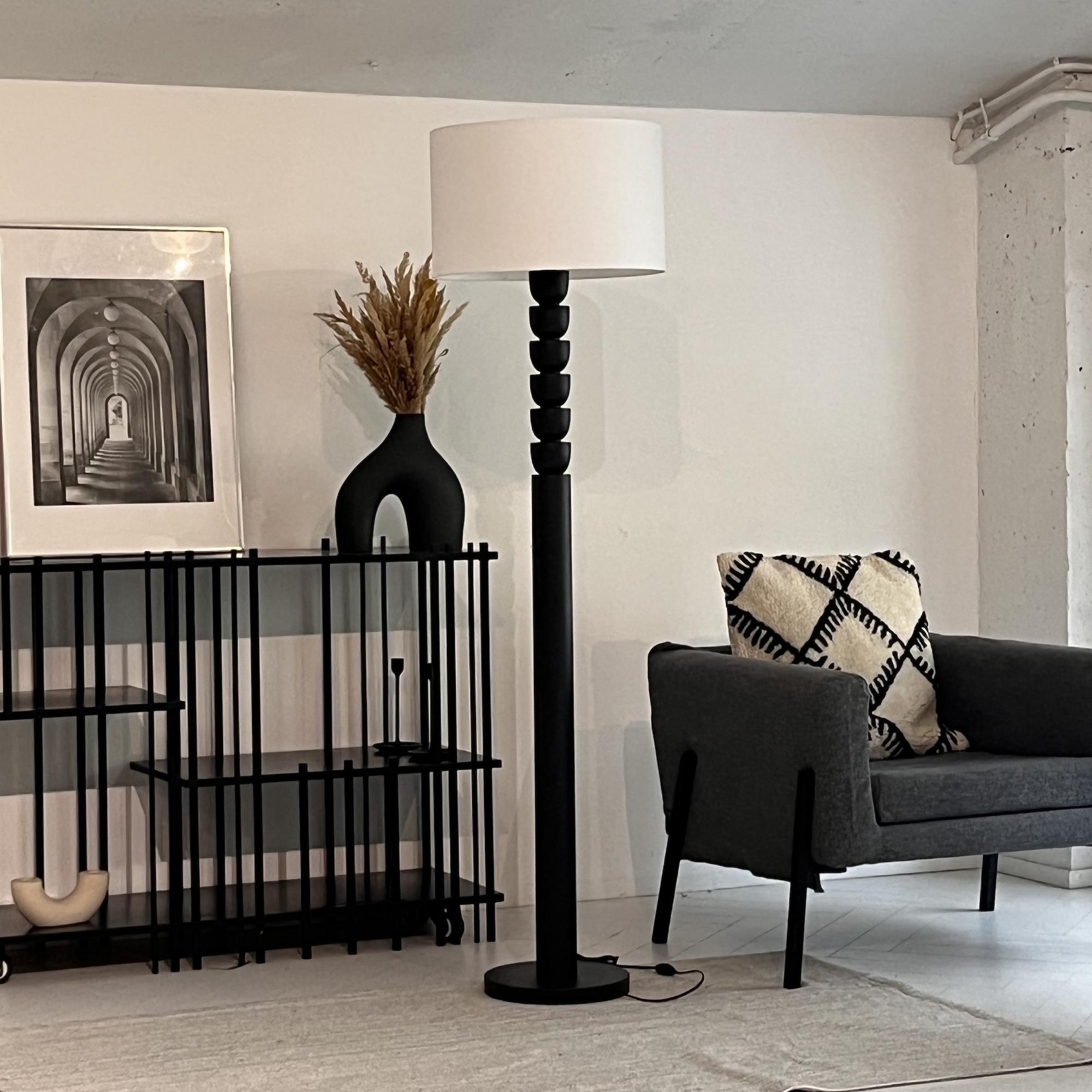 НАПОЛЬНЫЙ СВЕТИЛЬНИК DLT 001