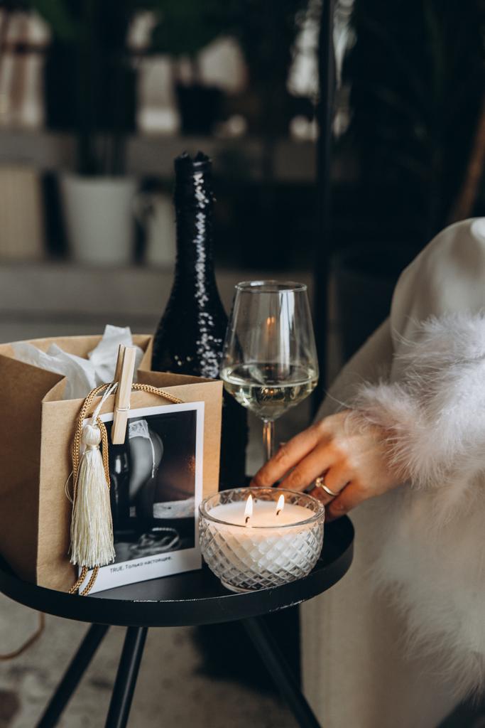 Свеча-шкатулка с кистью