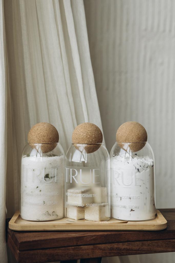 Набор соли, молочка и конфеток для ванны