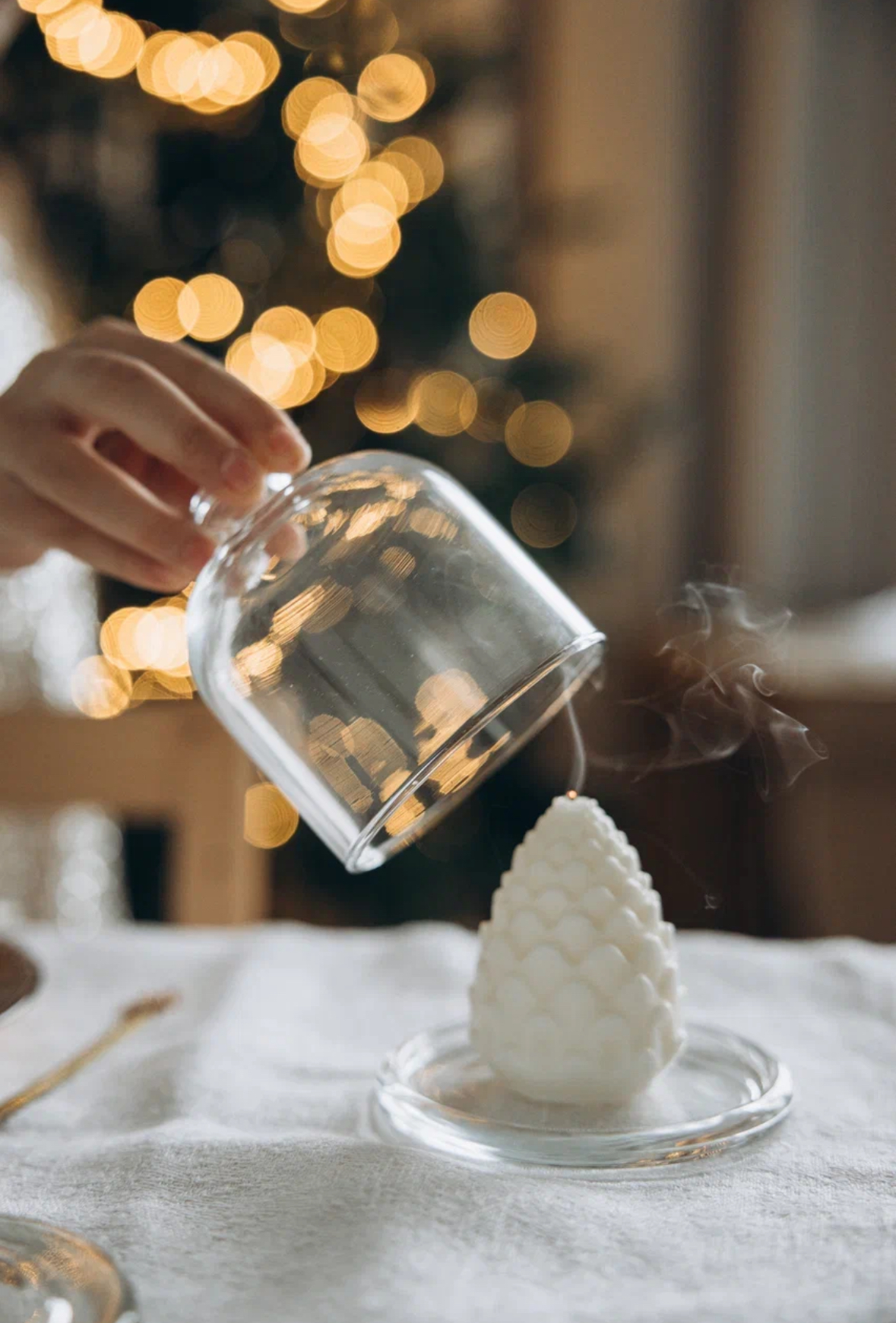 Свеча Шишка в стеклянной колбе из натурального соевого воска