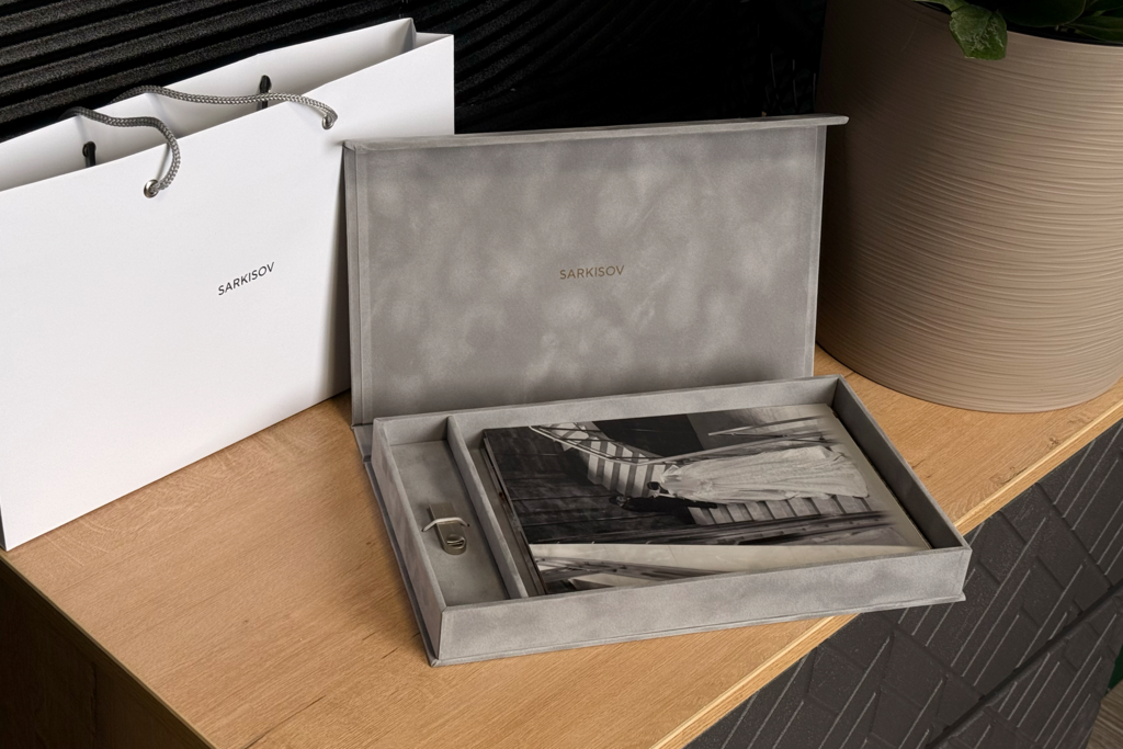 Коробка для фотографий и USB