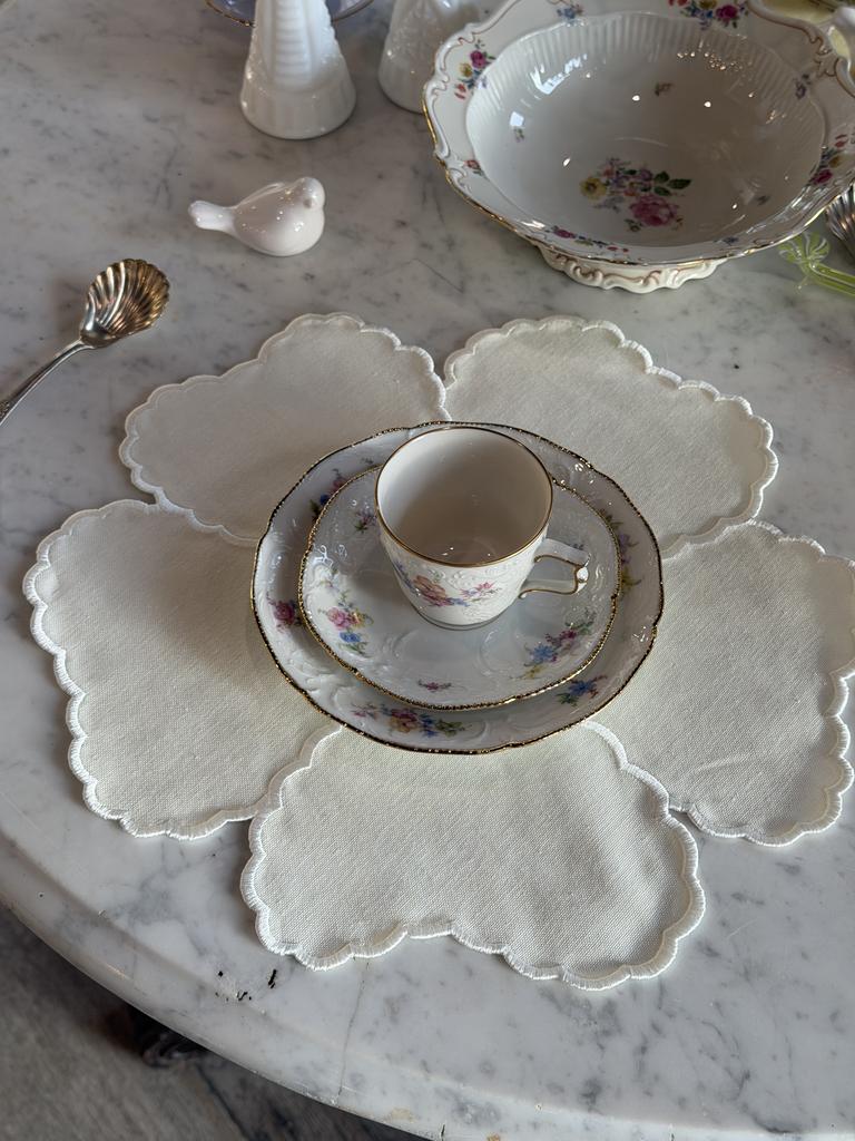 Плейсмат цветочек, молочно-сливочный