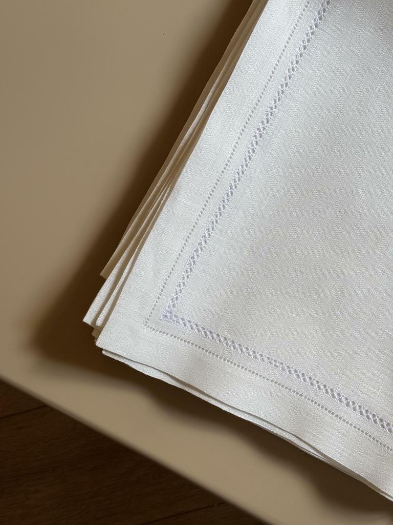 Скатерть с мережкой двойной декоративной