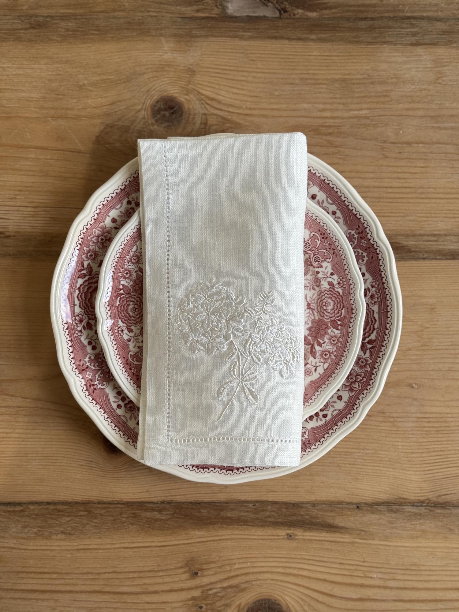 Салфетки с мережкой и молочной гортензией