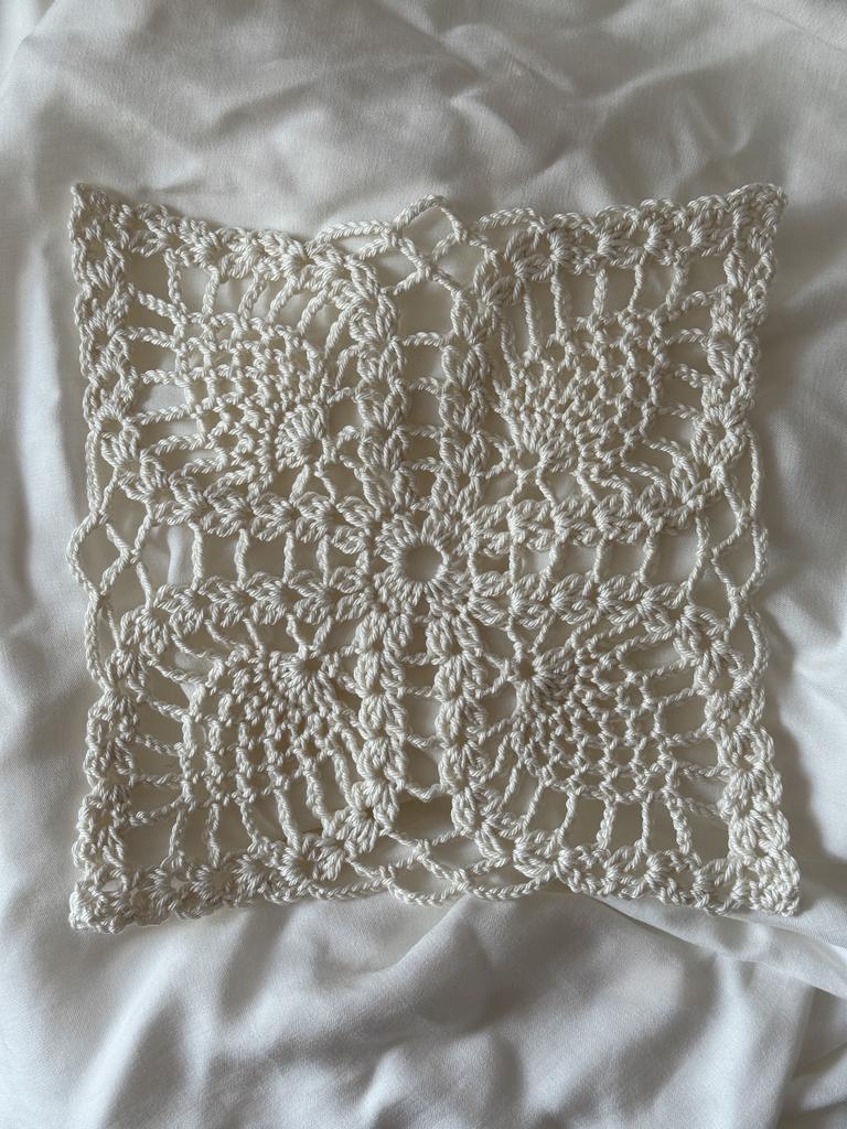 Костер вязаный «Бабочка», экрю