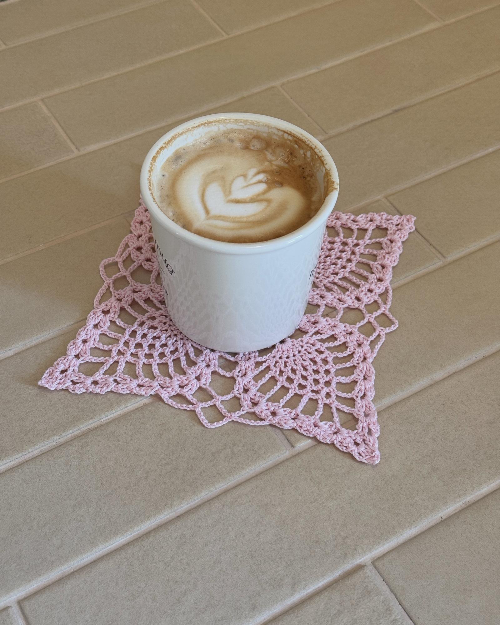 Костер вязаный «Бабочка», нежно-розовый